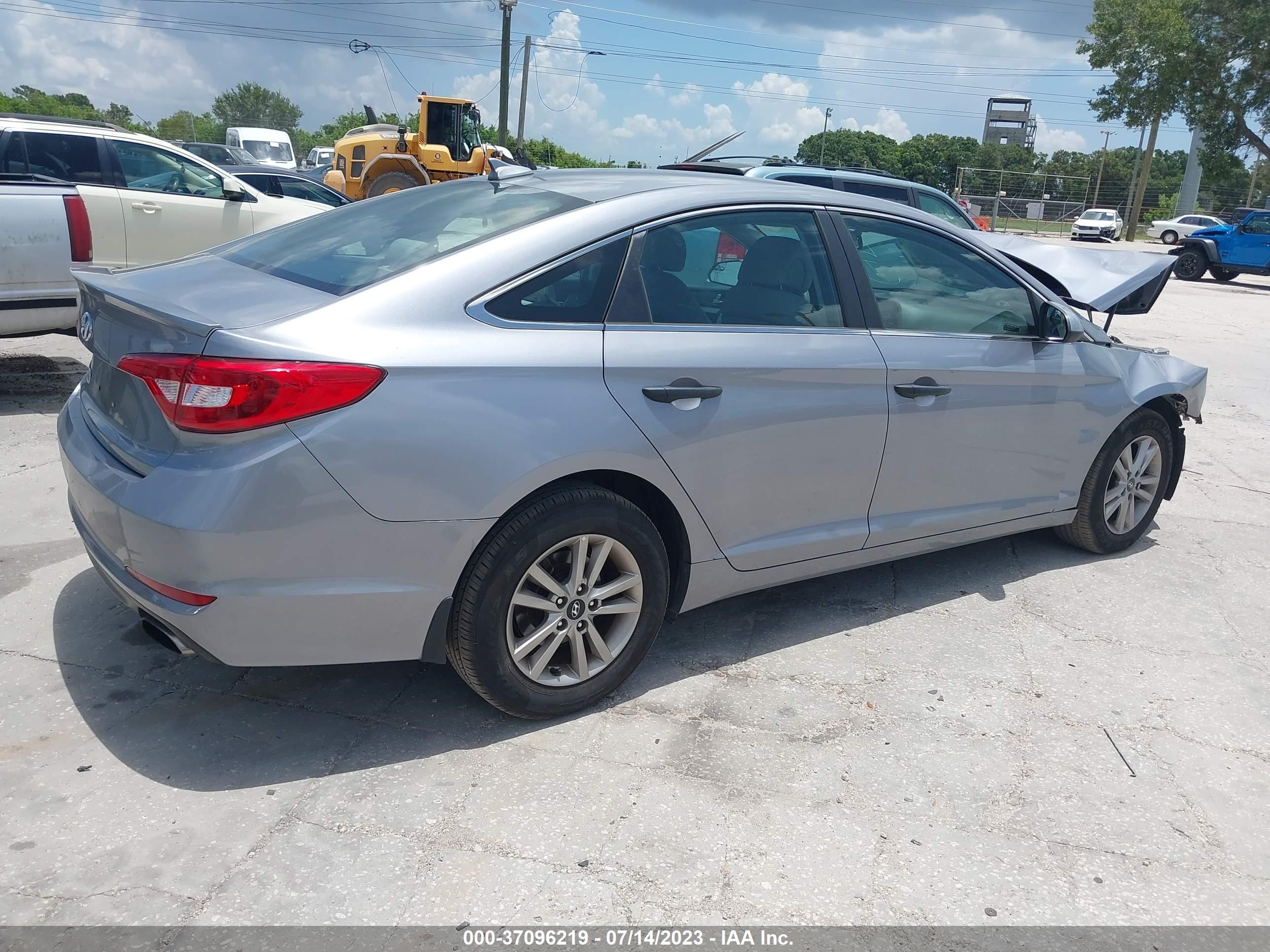 Photo 3 VIN: 5NPE24AF6GH303372 - HYUNDAI SONATA 