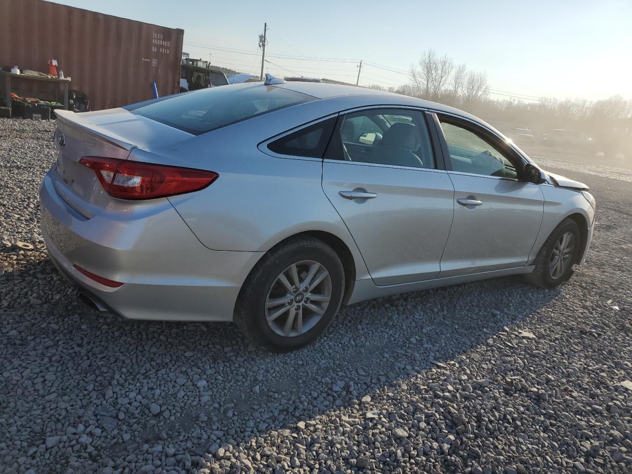 Photo 2 VIN: 5NPE24AF6GH359053 - HYUNDAI SONATA 