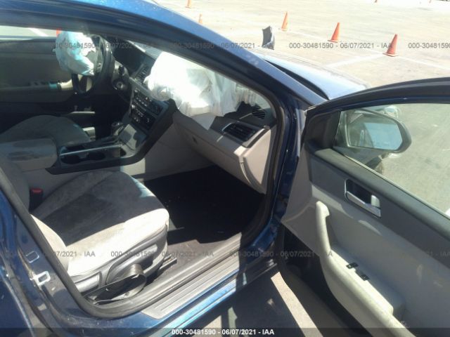 Photo 4 VIN: 5NPE24AF6GH385393 - HYUNDAI SONATA 