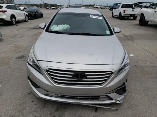 Photo 4 VIN: 5NPE24AF6GH417470 - HYUNDAI SONATA SE 