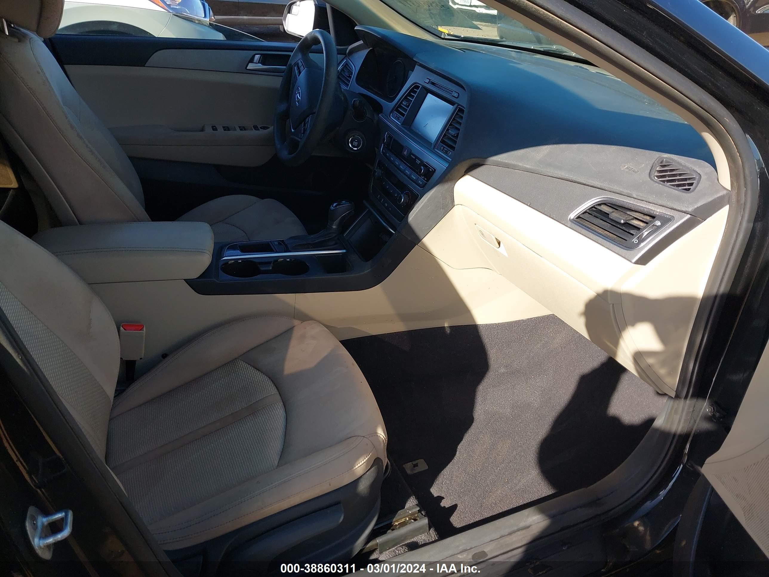 Photo 4 VIN: 5NPE24AF6HH437817 - HYUNDAI SONATA 