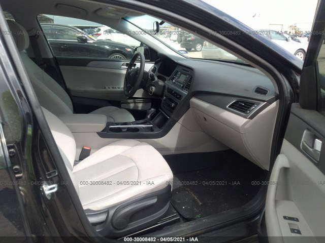 Photo 4 VIN: 5NPE24AF6HH450809 - HYUNDAI SONATA 