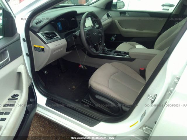 Photo 4 VIN: 5NPE24AF6HH450955 - HYUNDAI SONATA 