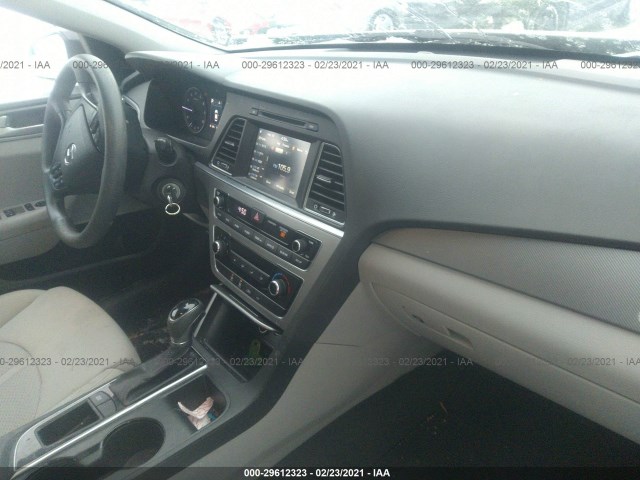 Photo 4 VIN: 5NPE24AF6HH462572 - HYUNDAI SONATA 