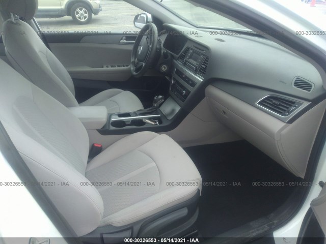 Photo 4 VIN: 5NPE24AF6HH465939 - HYUNDAI SONATA SE 