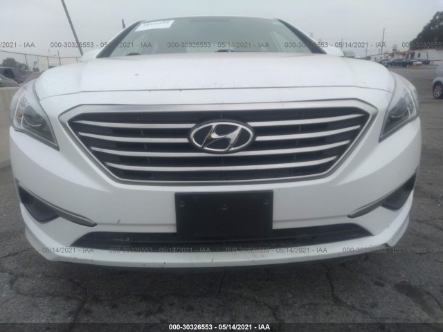 Photo 5 VIN: 5NPE24AF6HH465939 - HYUNDAI SONATA SE 