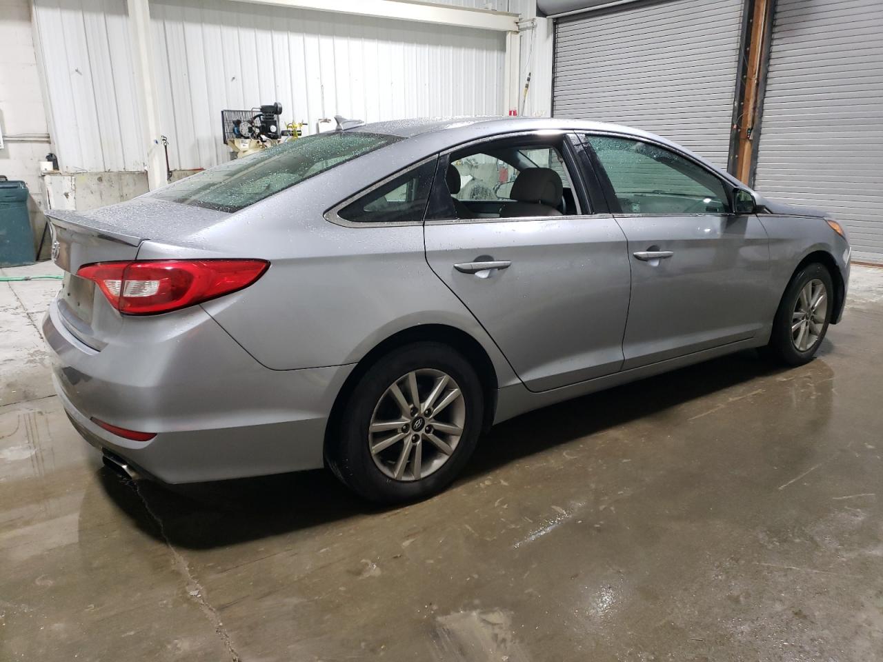 Photo 2 VIN: 5NPE24AF6HH493983 - HYUNDAI SONATA 