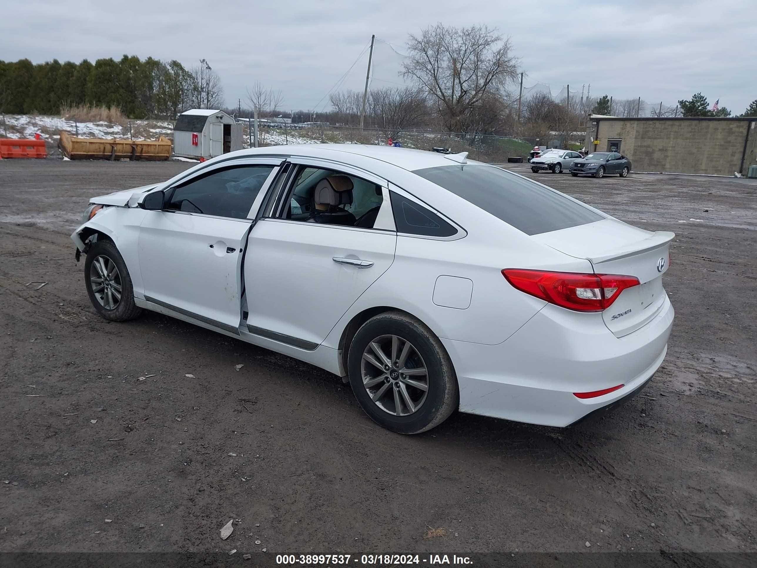 Photo 2 VIN: 5NPE24AF6HH549307 - HYUNDAI SONATA 