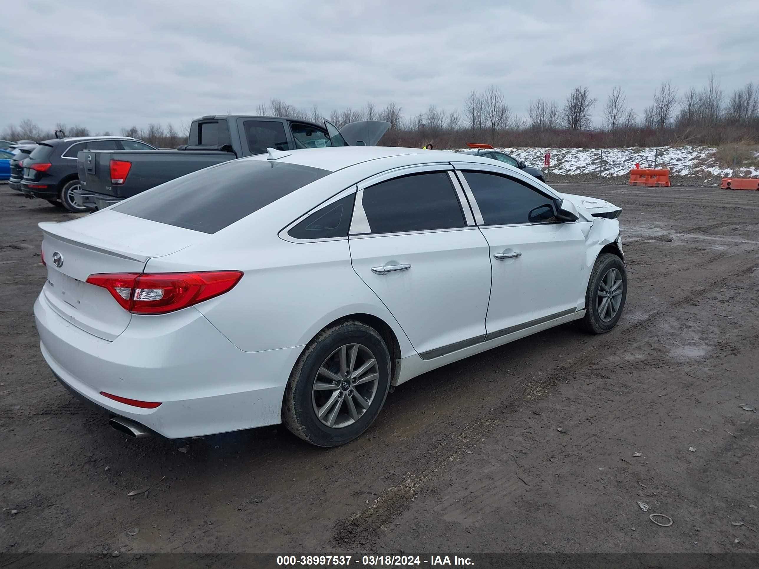 Photo 3 VIN: 5NPE24AF6HH549307 - HYUNDAI SONATA 