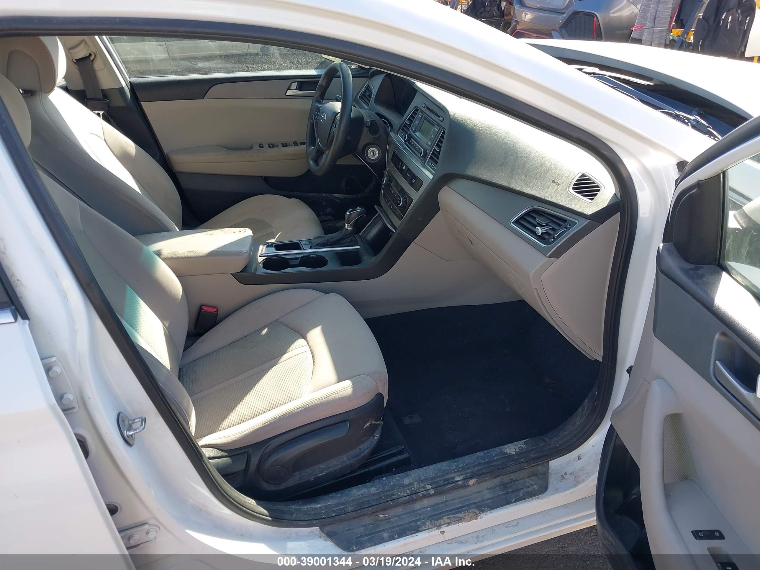 Photo 4 VIN: 5NPE24AF6HH575048 - HYUNDAI SONATA 