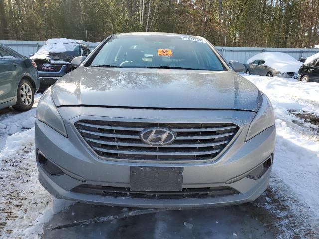 Photo 4 VIN: 5NPE24AF6HH581318 - HYUNDAI SONATA SE 