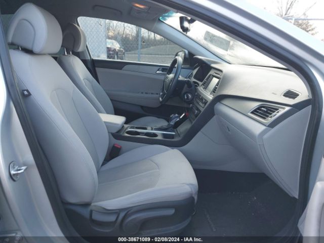 Photo 4 VIN: 5NPE24AF6HH596191 - HYUNDAI SONATA 