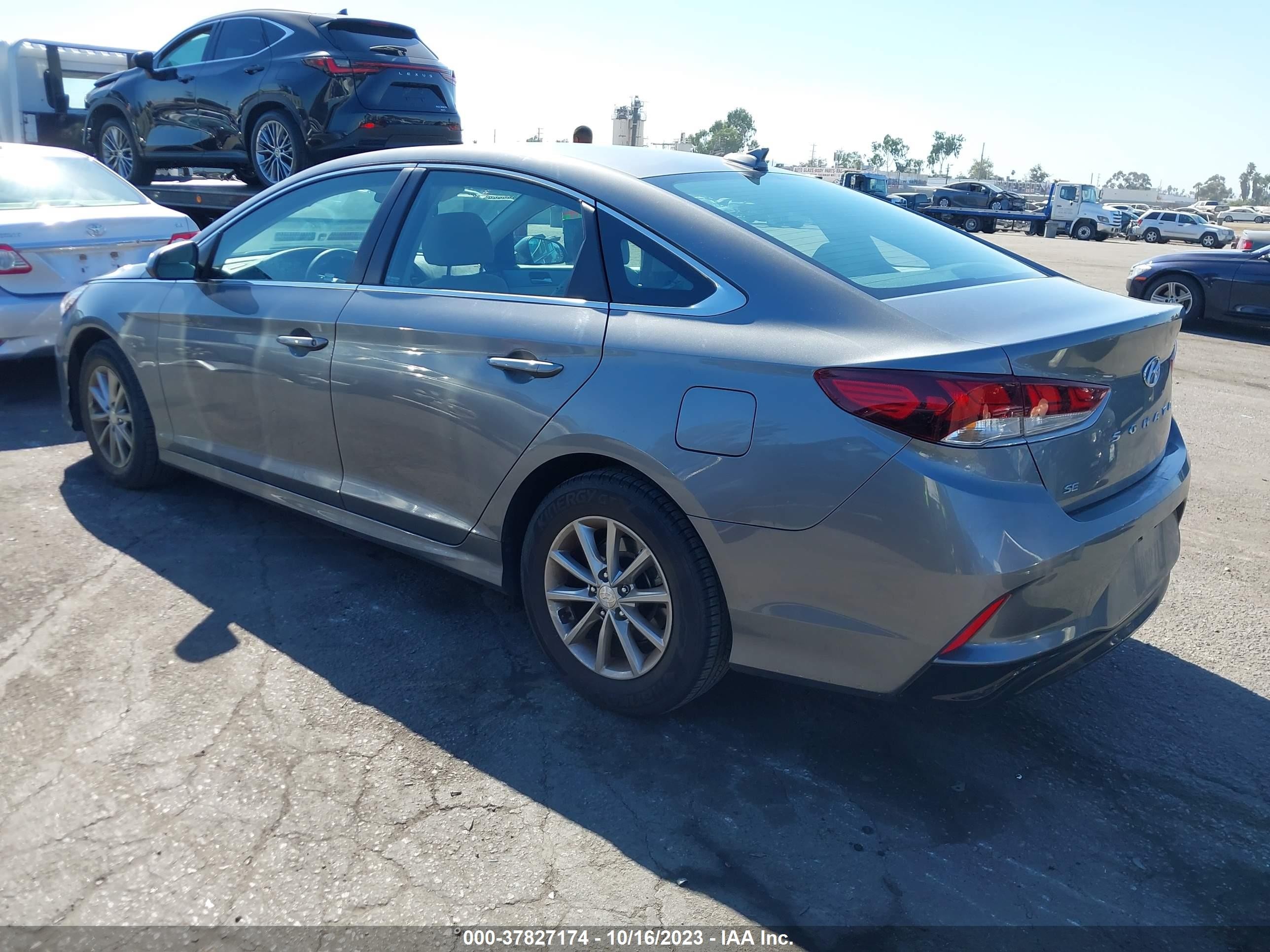 Photo 2 VIN: 5NPE24AF6JH676466 - HYUNDAI SONATA 