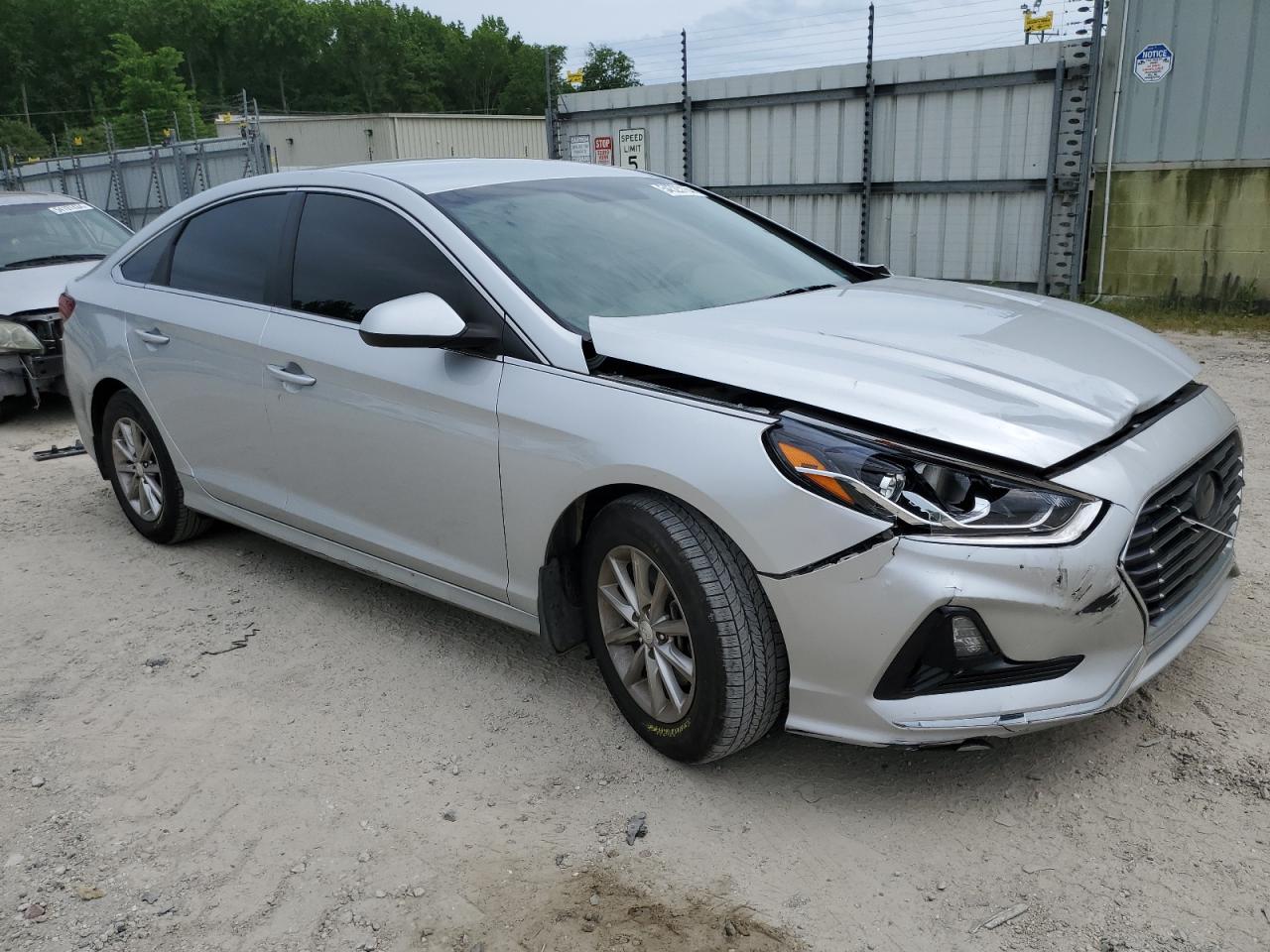 Photo 3 VIN: 5NPE24AF6JH705366 - HYUNDAI SONATA 