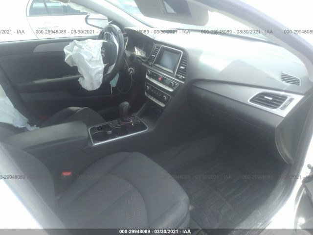 Photo 4 VIN: 5NPE24AF6KH730110 - HYUNDAI SONATA 