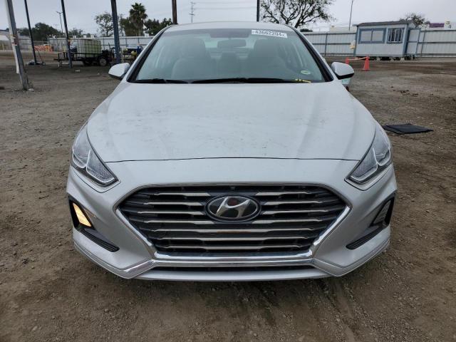 Photo 4 VIN: 5NPE24AF6KH743696 - HYUNDAI SONATA 