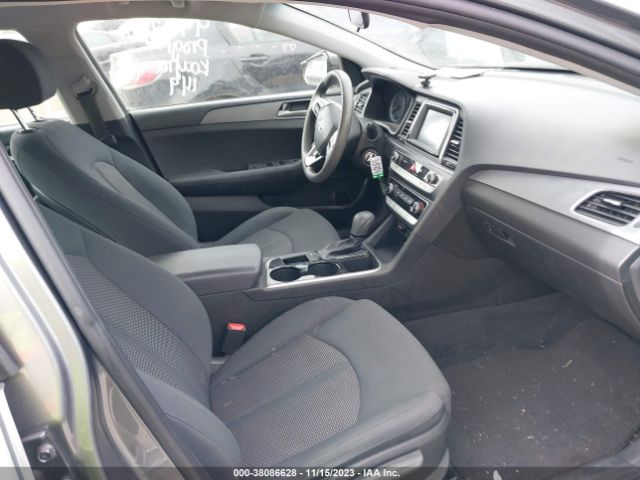 Photo 4 VIN: 5NPE24AF6KH747523 - HYUNDAI SONATA 