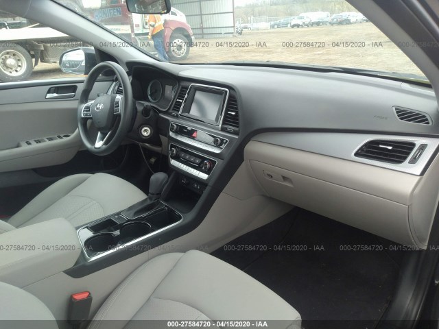 Photo 4 VIN: 5NPE24AF6KH754276 - HYUNDAI SONATA 