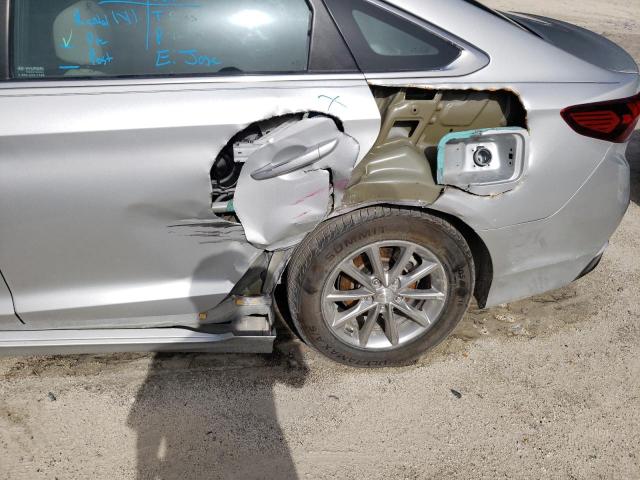 Photo 8 VIN: 5NPE24AF6KH773555 - HYUNDAI SONATA SE 