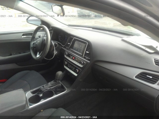 Photo 4 VIN: 5NPE24AF6KH773748 - HYUNDAI SONATA 