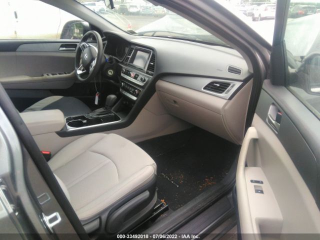 Photo 4 VIN: 5NPE24AF6KH792316 - HYUNDAI SONATA 