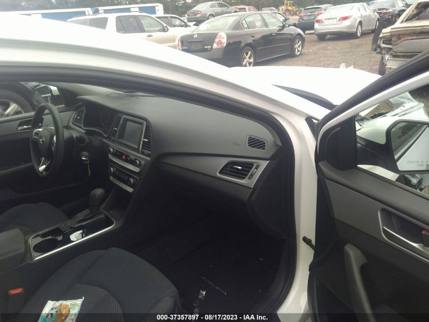 Photo 4 VIN: 5NPE24AF6KH793689 - HYUNDAI SONATA 