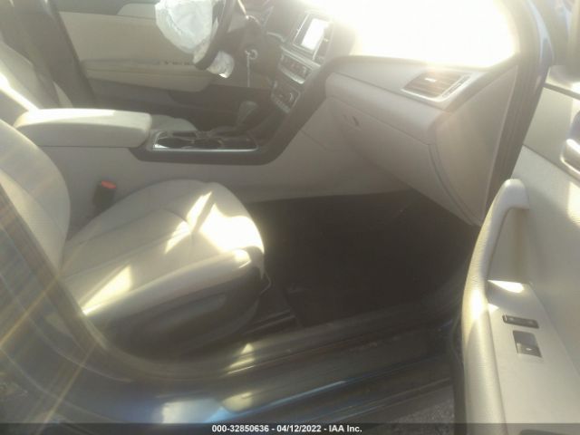 Photo 4 VIN: 5NPE24AF6KH798858 - HYUNDAI SONATA 