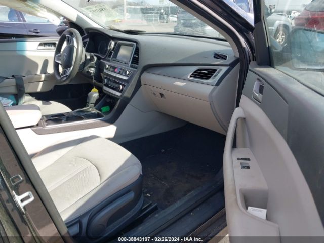 Photo 4 VIN: 5NPE24AF6KH811186 - HYUNDAI SONATA 