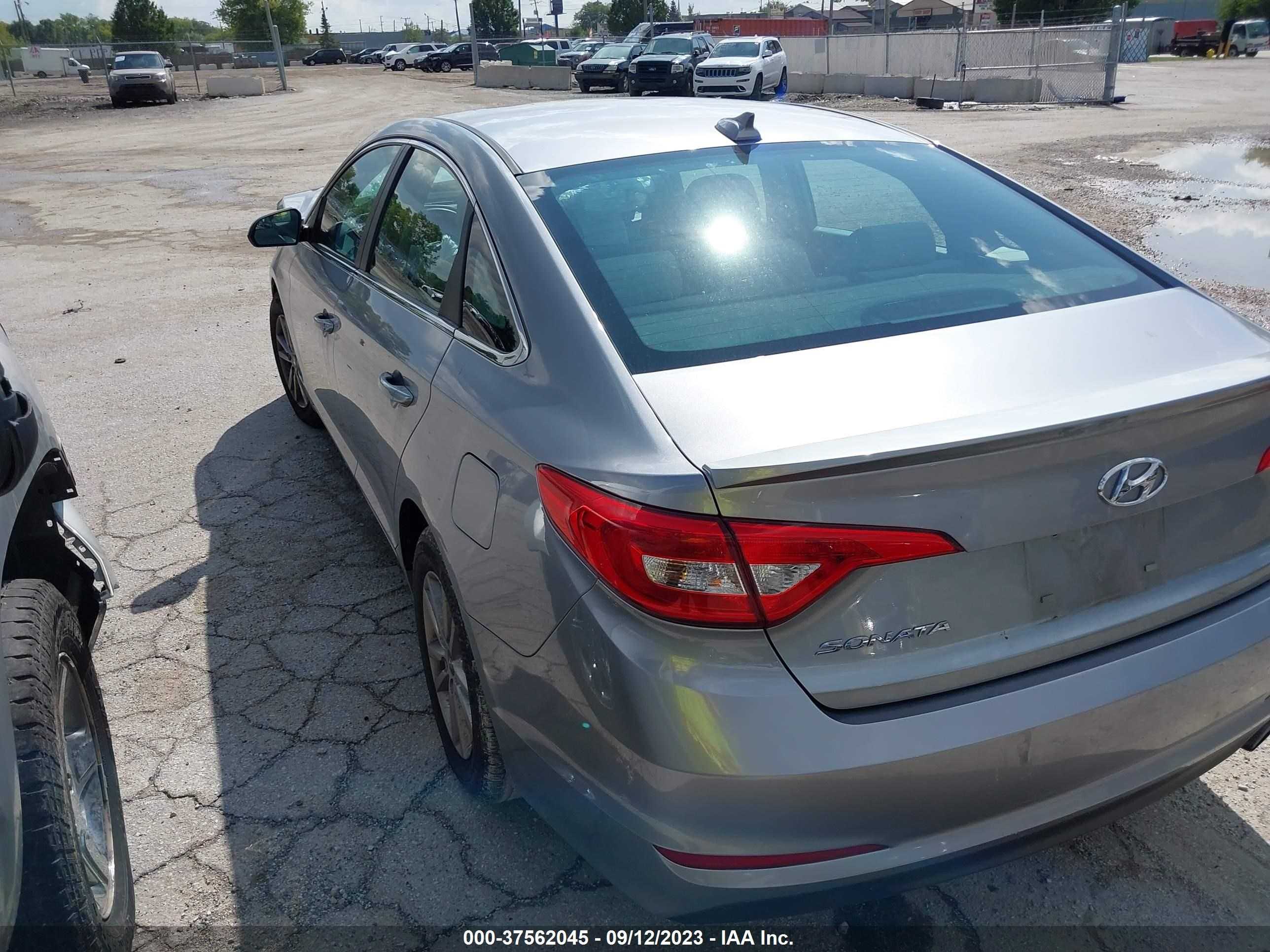 Photo 2 VIN: 5NPE24AF7FH001541 - HYUNDAI SONATA 