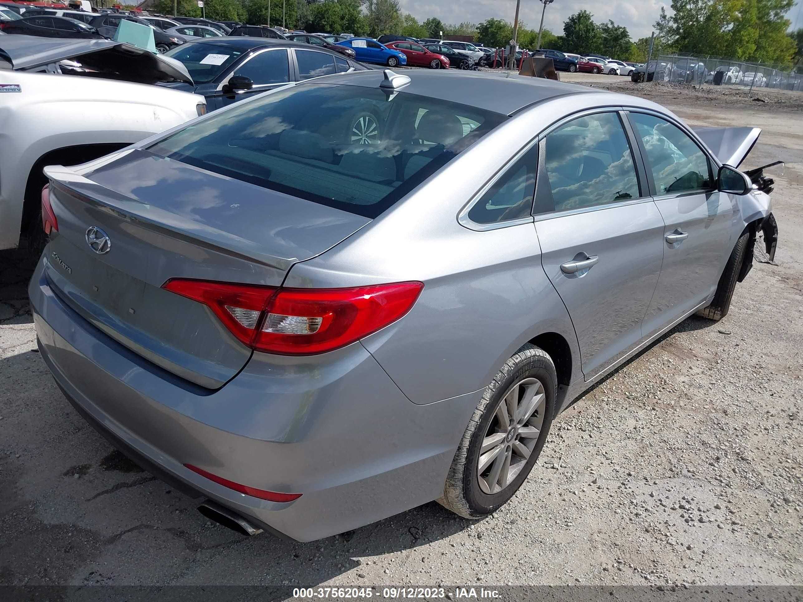 Photo 3 VIN: 5NPE24AF7FH001541 - HYUNDAI SONATA 