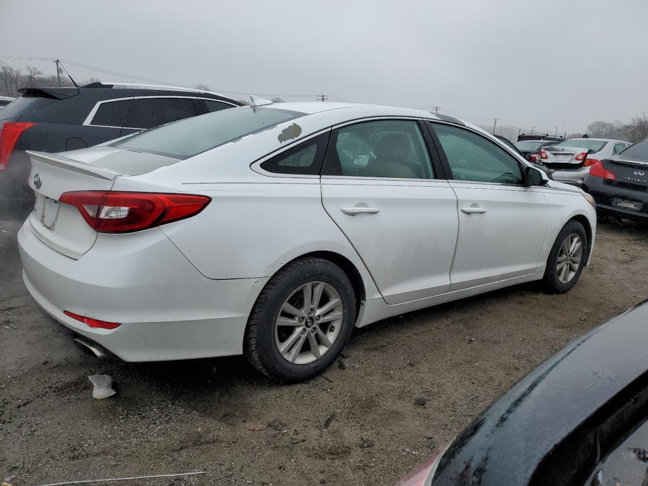 Photo 2 VIN: 5NPE24AF7FH045393 - HYUNDAI SONATA 