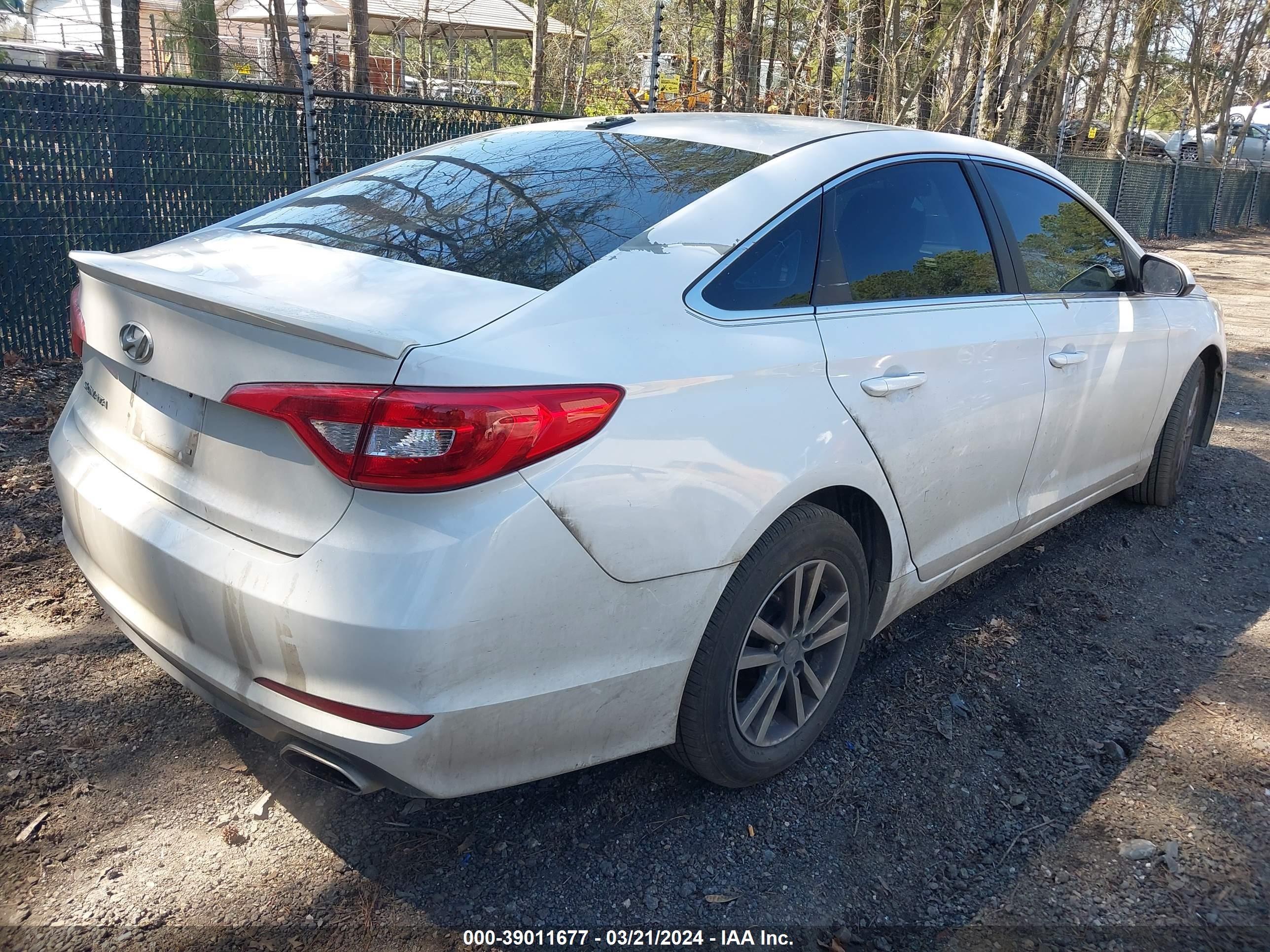 Photo 3 VIN: 5NPE24AF7FH088535 - HYUNDAI SONATA 