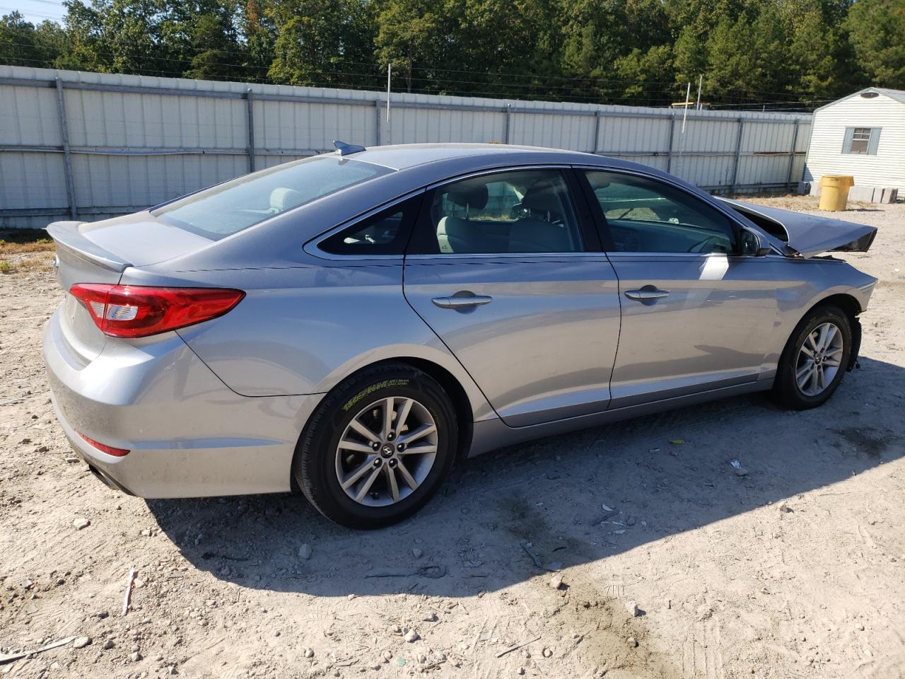 Photo 2 VIN: 5NPE24AF7FH203912 - HYUNDAI SONATA 