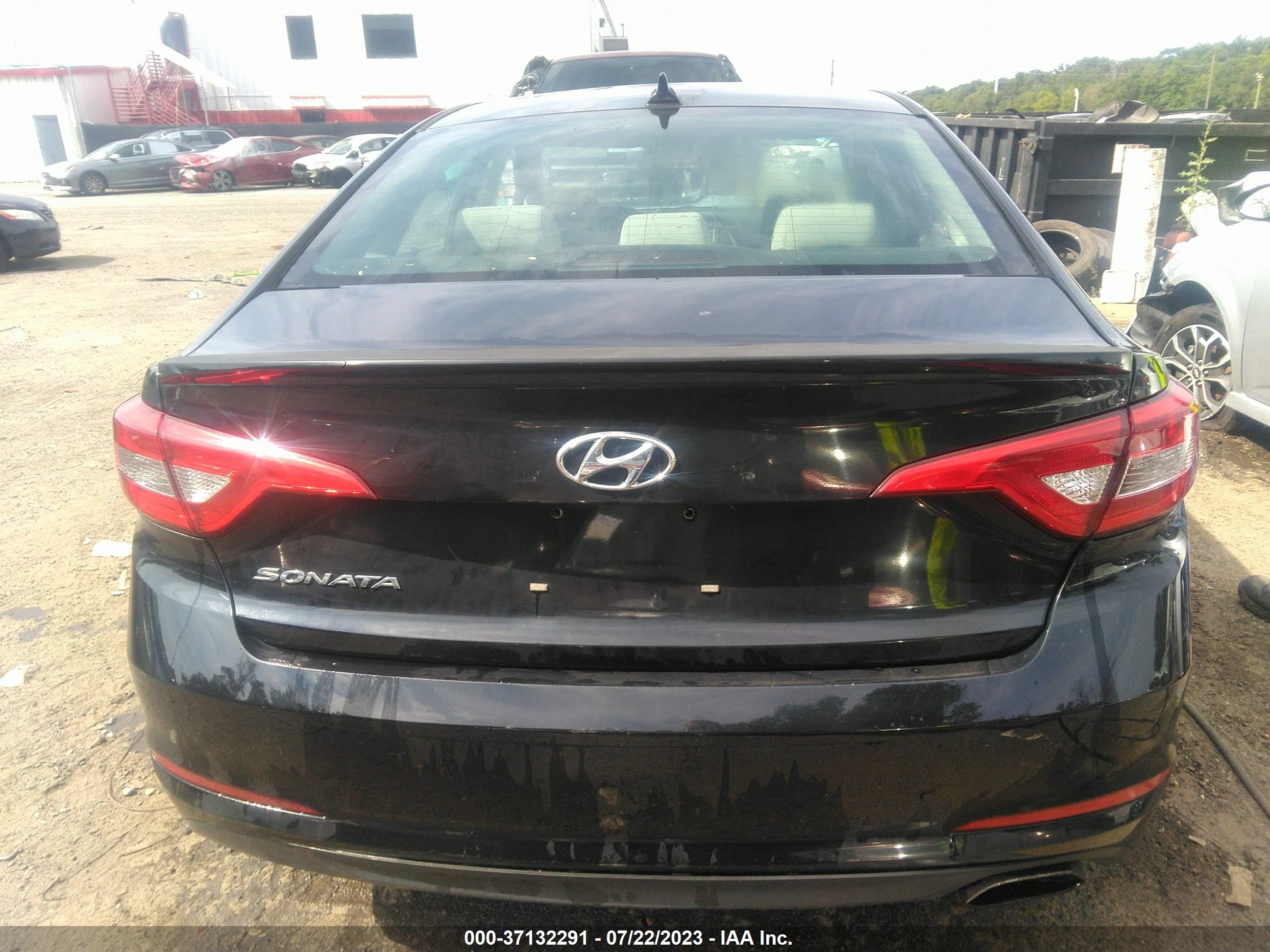 Photo 15 VIN: 5NPE24AF7FH223979 - HYUNDAI SONATA 