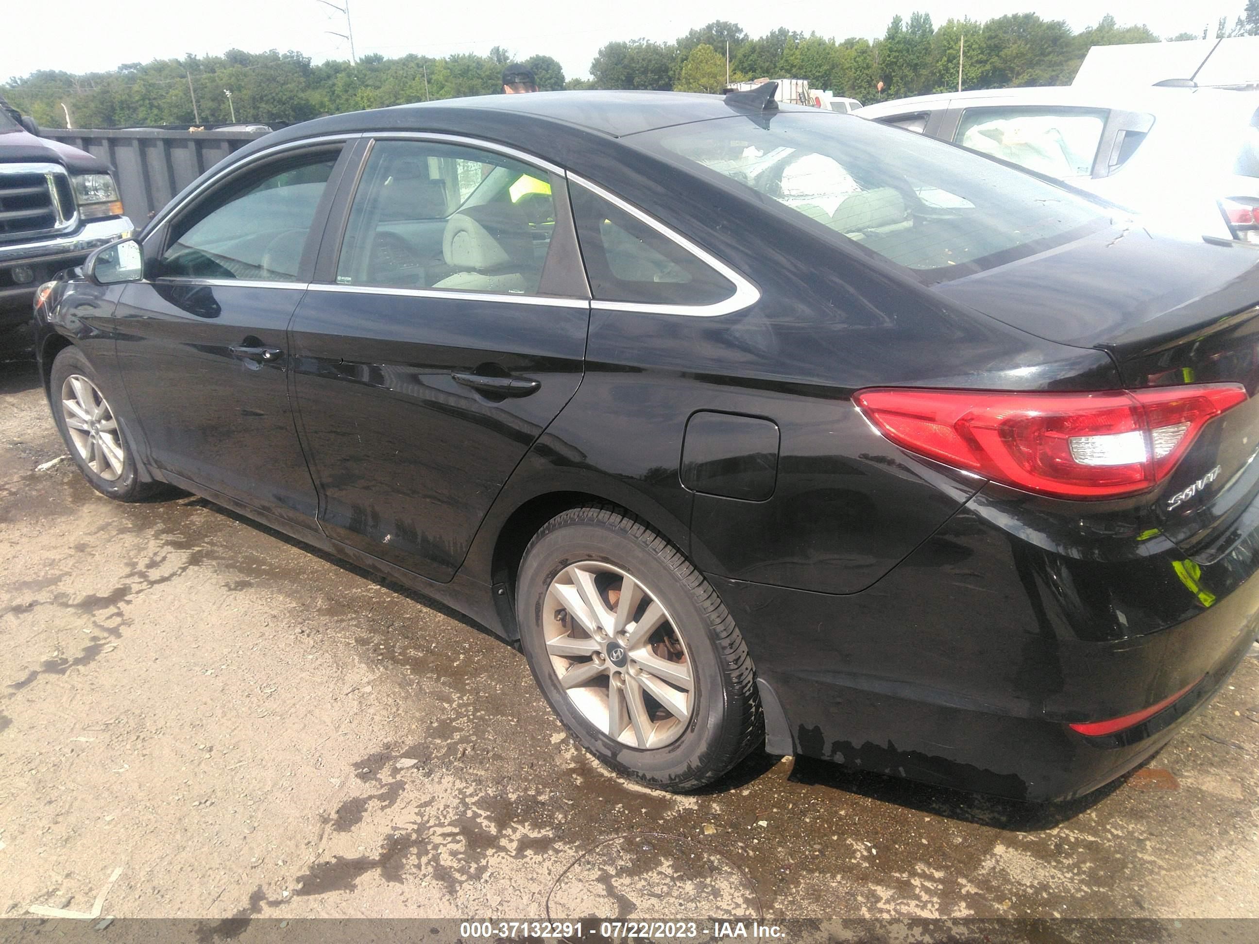 Photo 2 VIN: 5NPE24AF7FH223979 - HYUNDAI SONATA 