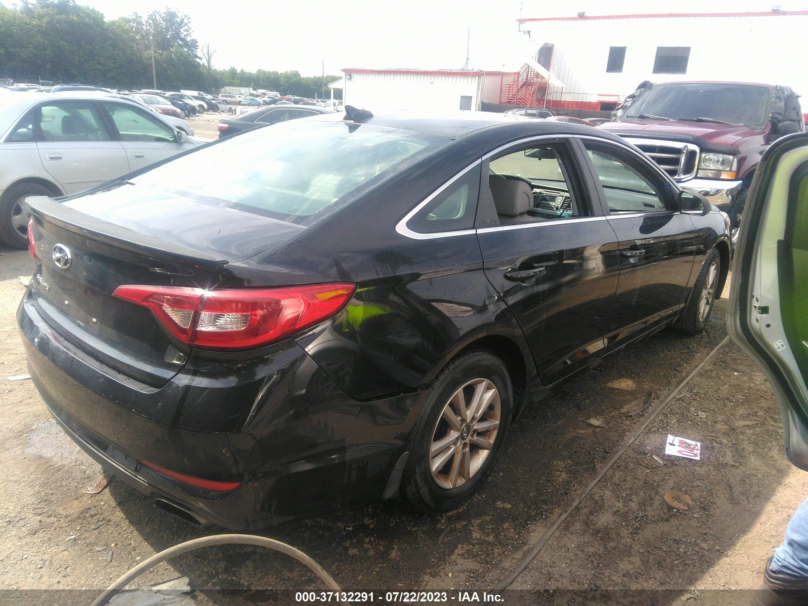 Photo 3 VIN: 5NPE24AF7FH223979 - HYUNDAI SONATA 