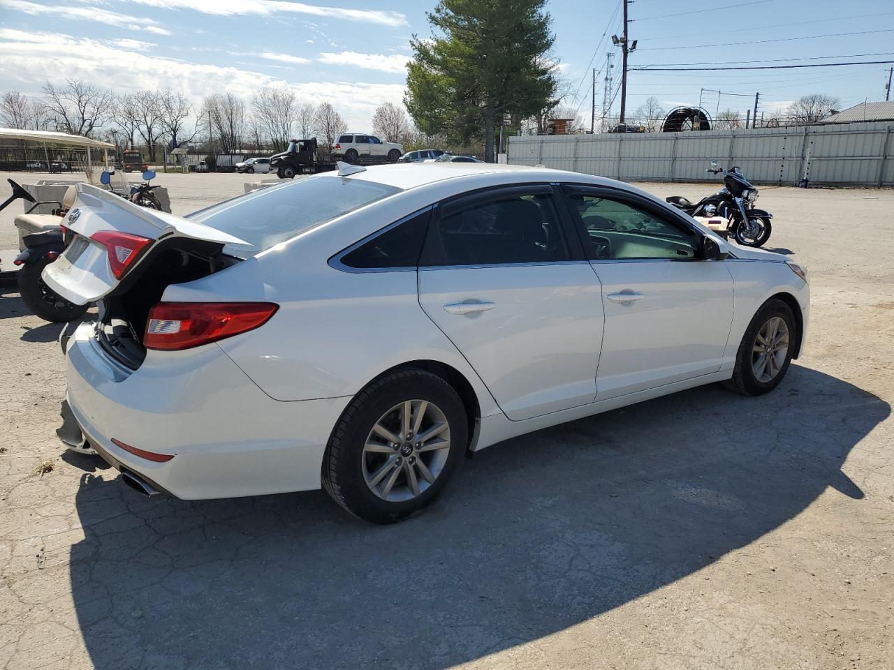 Photo 2 VIN: 5NPE24AF7FH239793 - HYUNDAI SONATA 