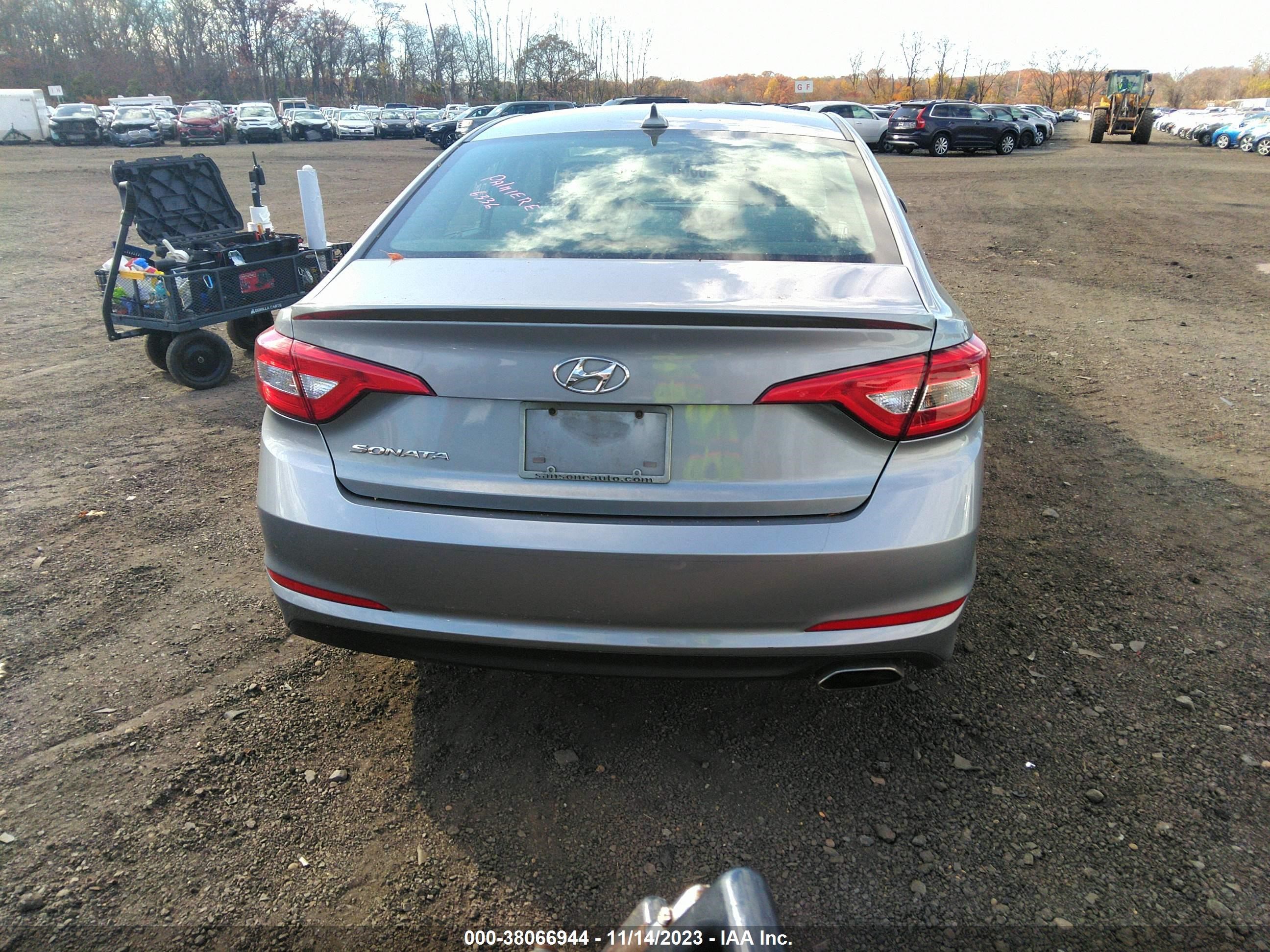 Photo 15 VIN: 5NPE24AF7FH245822 - HYUNDAI SONATA 