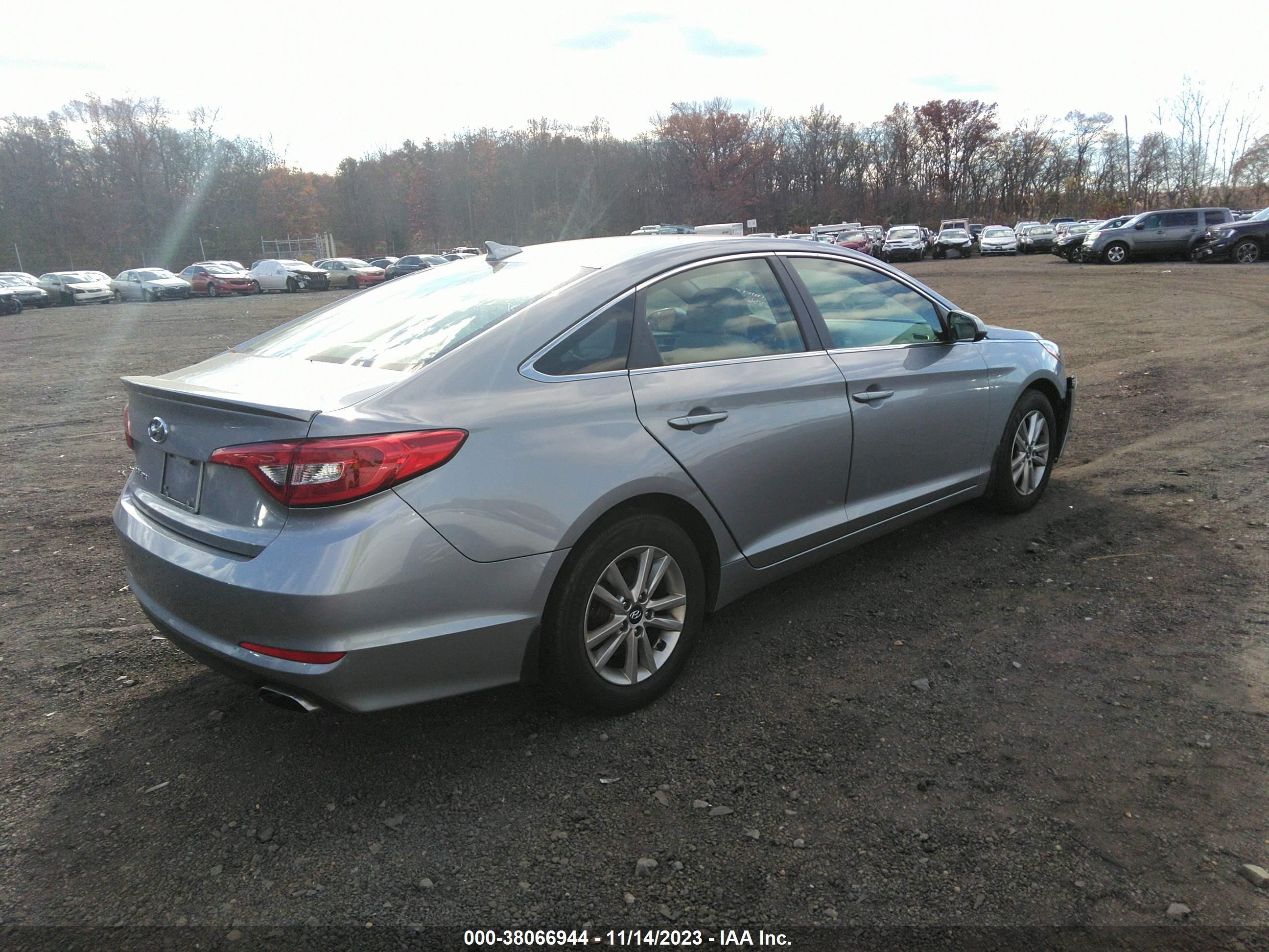 Photo 3 VIN: 5NPE24AF7FH245822 - HYUNDAI SONATA 