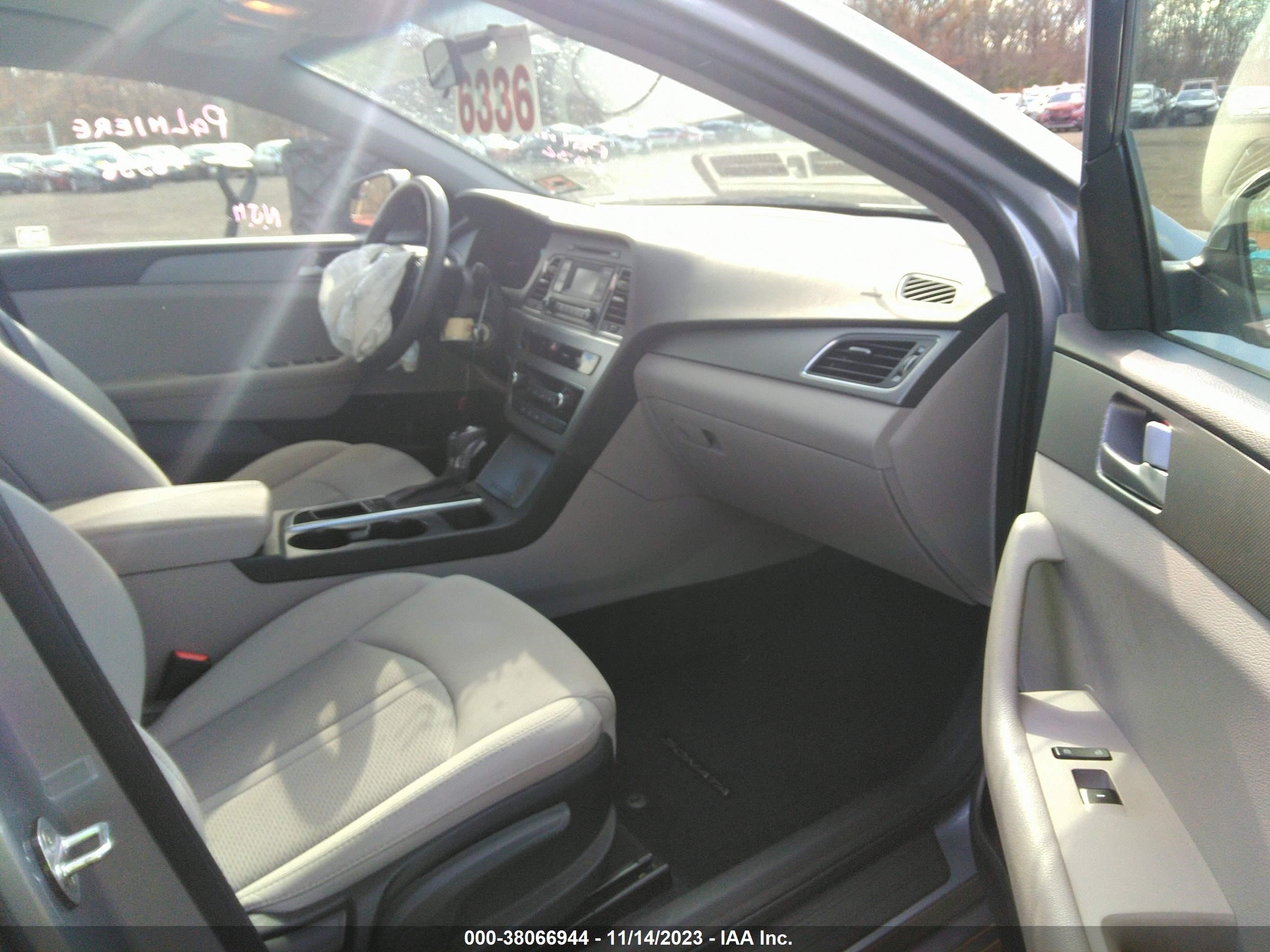 Photo 4 VIN: 5NPE24AF7FH245822 - HYUNDAI SONATA 