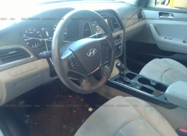 Photo 4 VIN: 5NPE24AF7GH282631 - HYUNDAI SONATA 