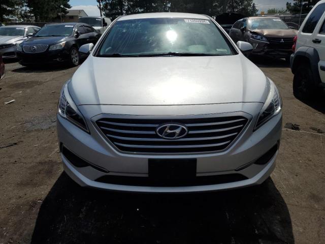 Photo 4 VIN: 5NPE24AF7GH304398 - HYUNDAI SONATA SE 