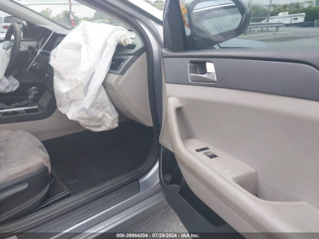 Photo 4 VIN: 5NPE24AF7GH310850 - HYUNDAI SONATA 