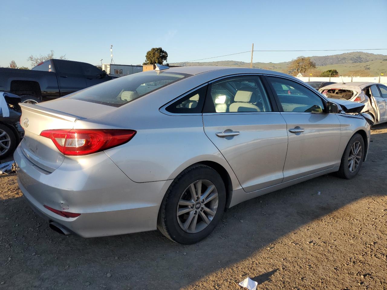 Photo 2 VIN: 5NPE24AF7GH320603 - HYUNDAI SONATA 