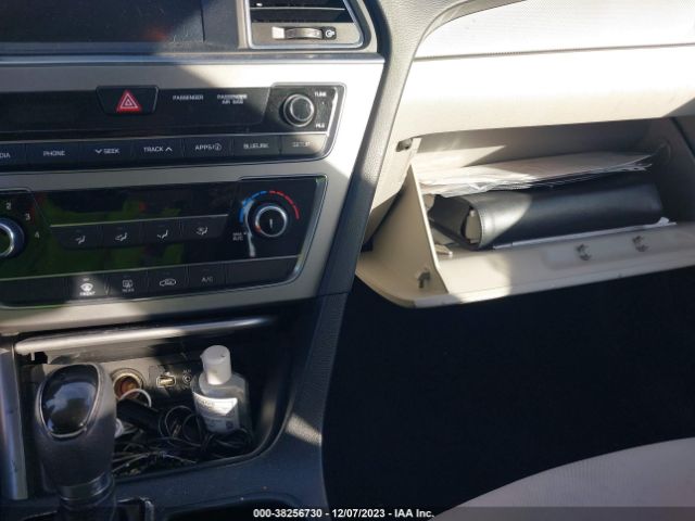 Photo 9 VIN: 5NPE24AF7GH339071 - HYUNDAI SONATA 