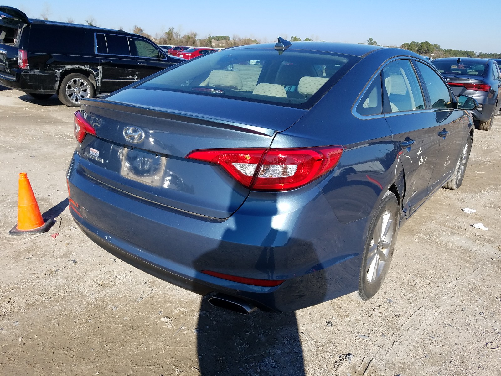 Photo 3 VIN: 5NPE24AF7GH347056 - HYUNDAI SONATA SE 