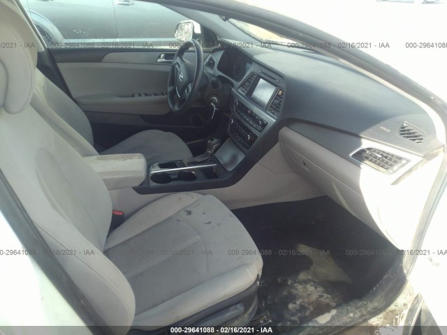 Photo 4 VIN: 5NPE24AF7GH351253 - HYUNDAI SONATA 