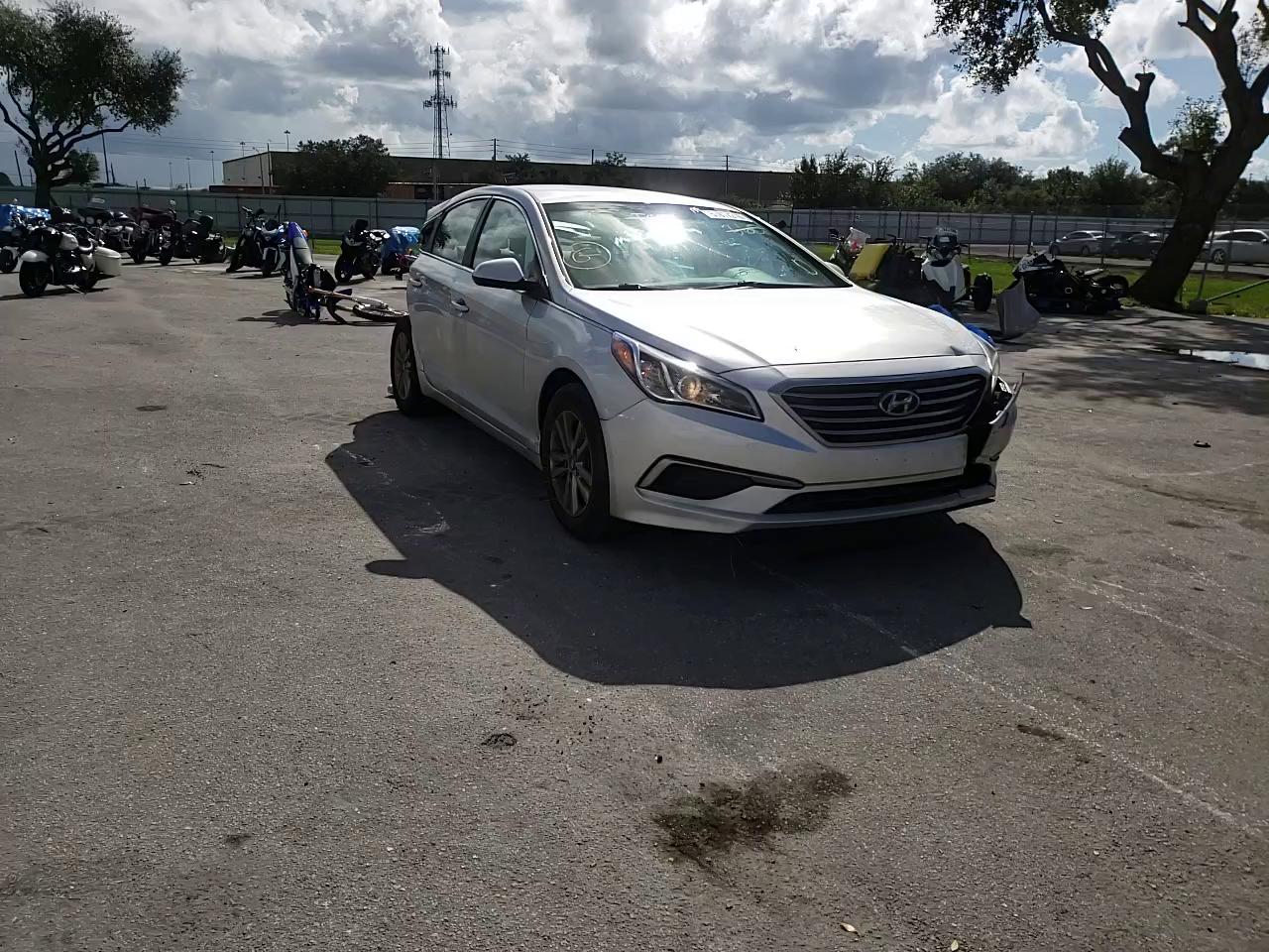 Photo 10 VIN: 5NPE24AF7GH373091 - HYUNDAI SONATA SE 