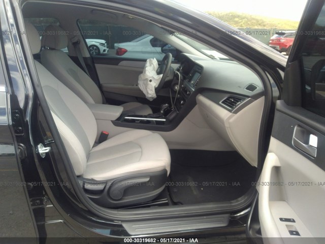 Photo 4 VIN: 5NPE24AF7HH450592 - HYUNDAI SONATA 