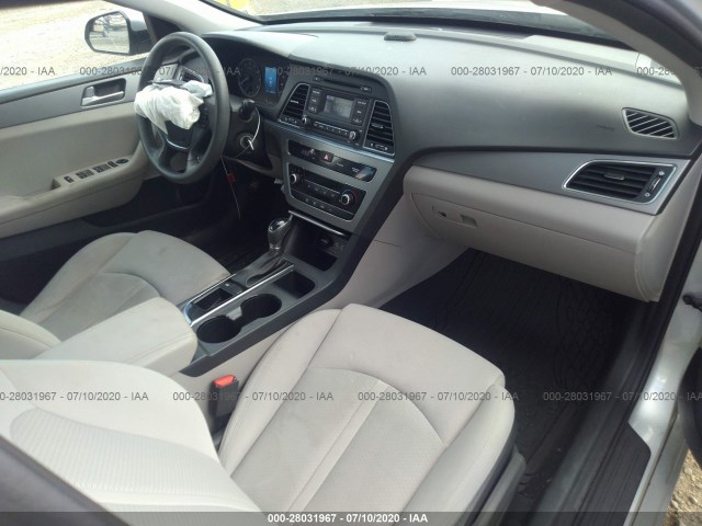 Photo 4 VIN: 5NPE24AF7HH456585 - HYUNDAI SONATA 